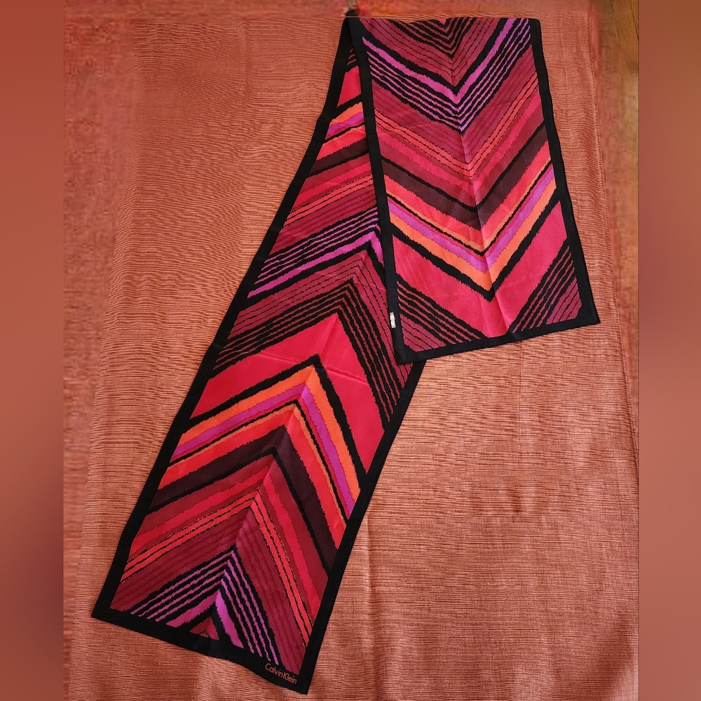 CALVIN KLEIN LONG SCARF